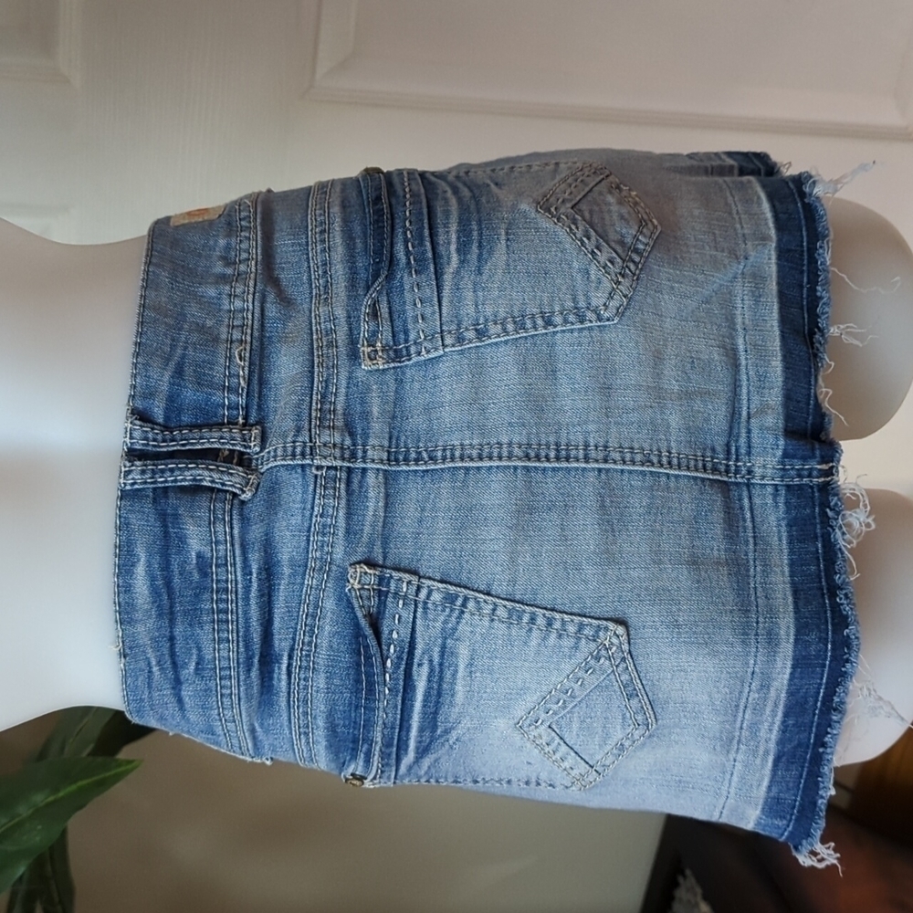 Gianni Bini Women's Denim Mini Skirt w/Raw Hem Size 7 - Picture 2 of 4